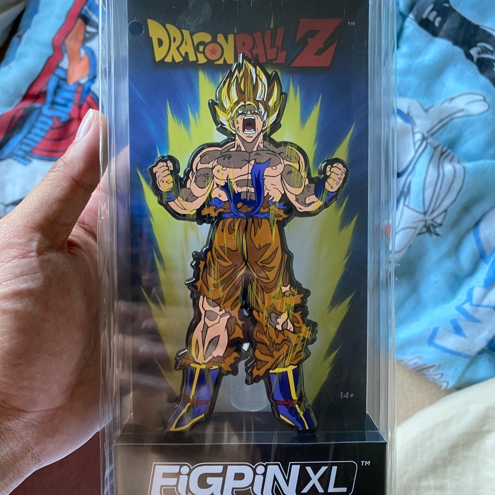 Goku super saiyan figpin